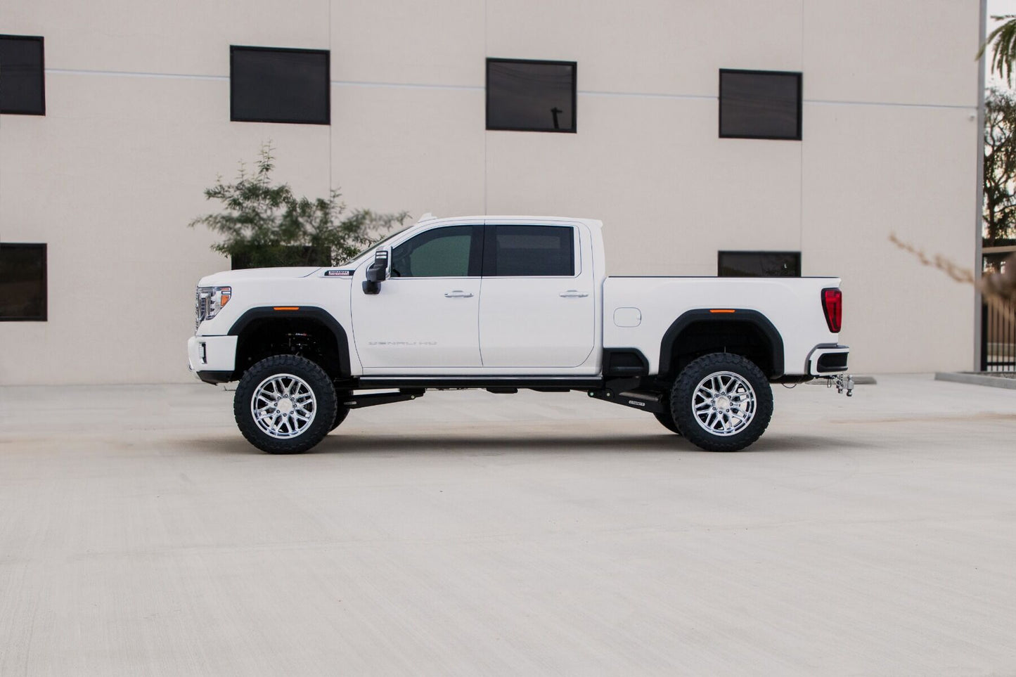 Cognito 4-Inch Elite Lift Kit with King 2.5 Reservoir Shocks for 20-25 Silverado/Sierra 2500/3500 2WD/4WD - 510-P1179